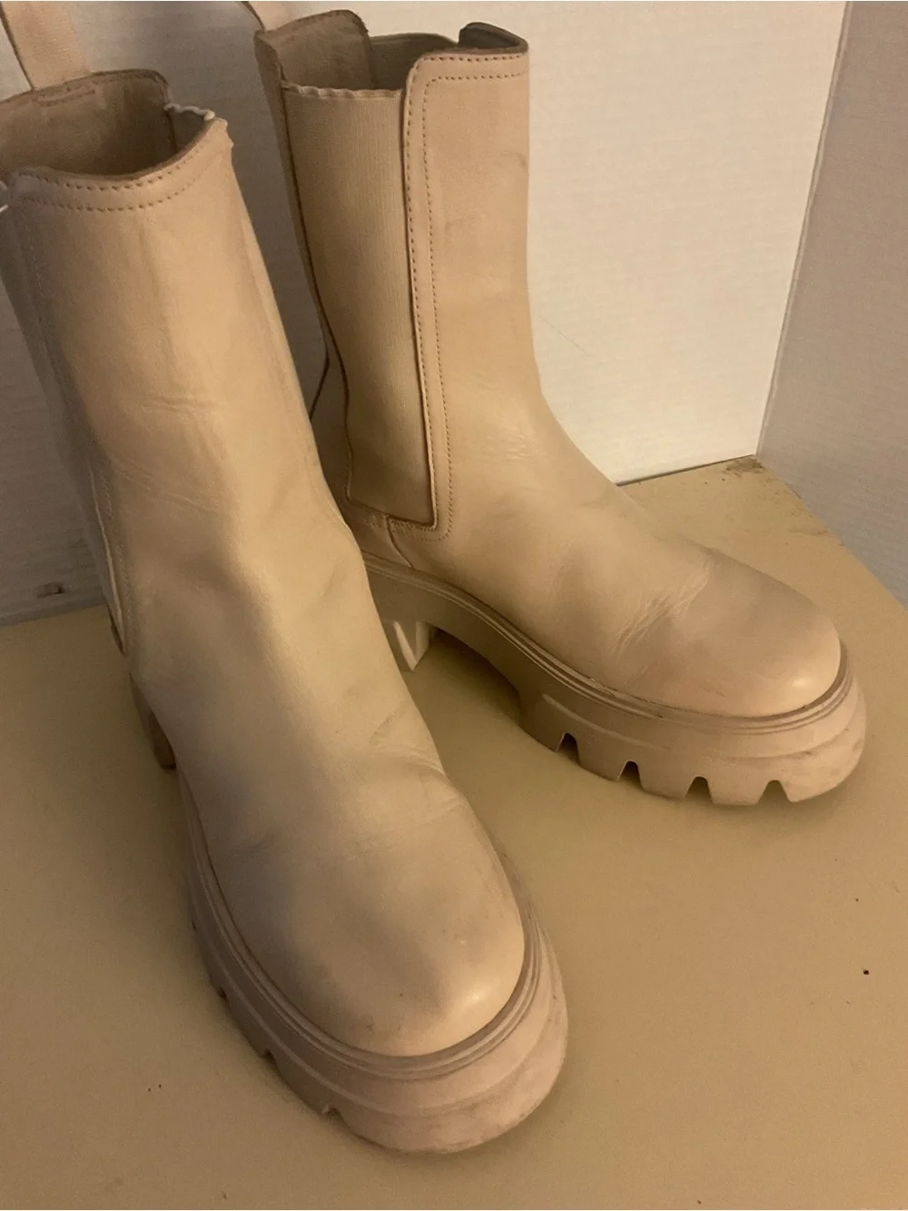 Thursday women crème leather platform Chelsea heel boots US 7.5